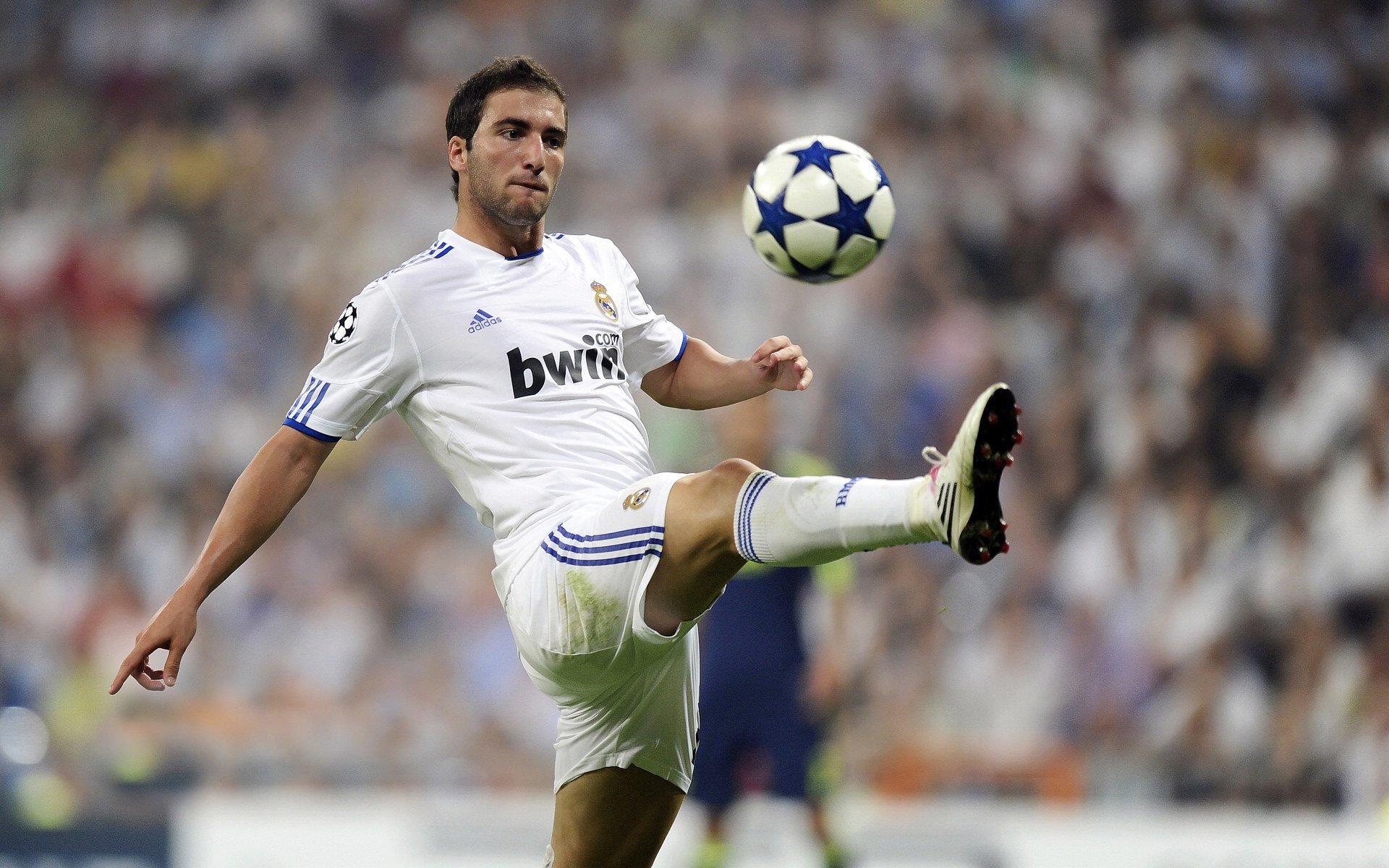 赛道主宰者，卡拉斯科的节奏艺术点亮F1新赛季揭幕之夜